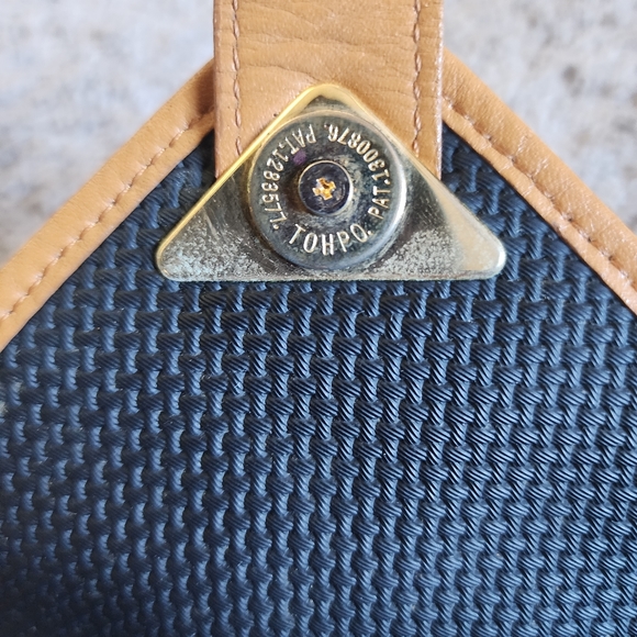 AUTHENTIC Vintage Yves Saint Laurent (YSL) crossbody bag - Picture 5 of 16